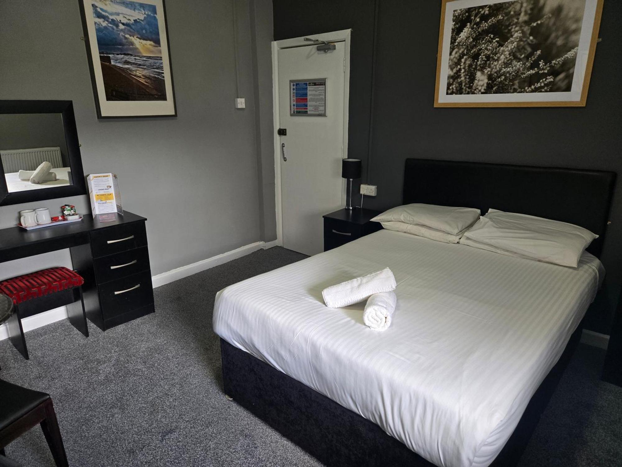 Peek-a-Booze - Budget Hotel - Adults Only Blackpool Buitenkant foto