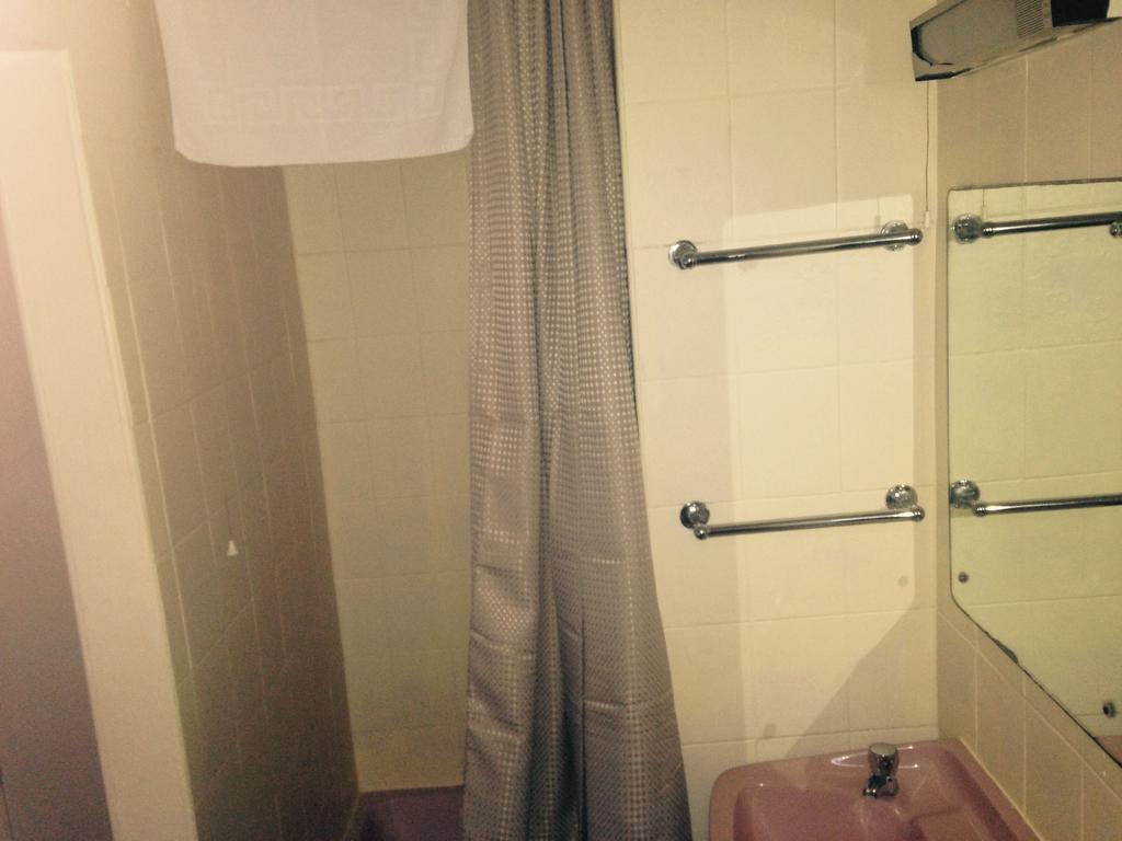 Peek-a-Booze - Budget Hotel - Adults Only Blackpool Kamer foto